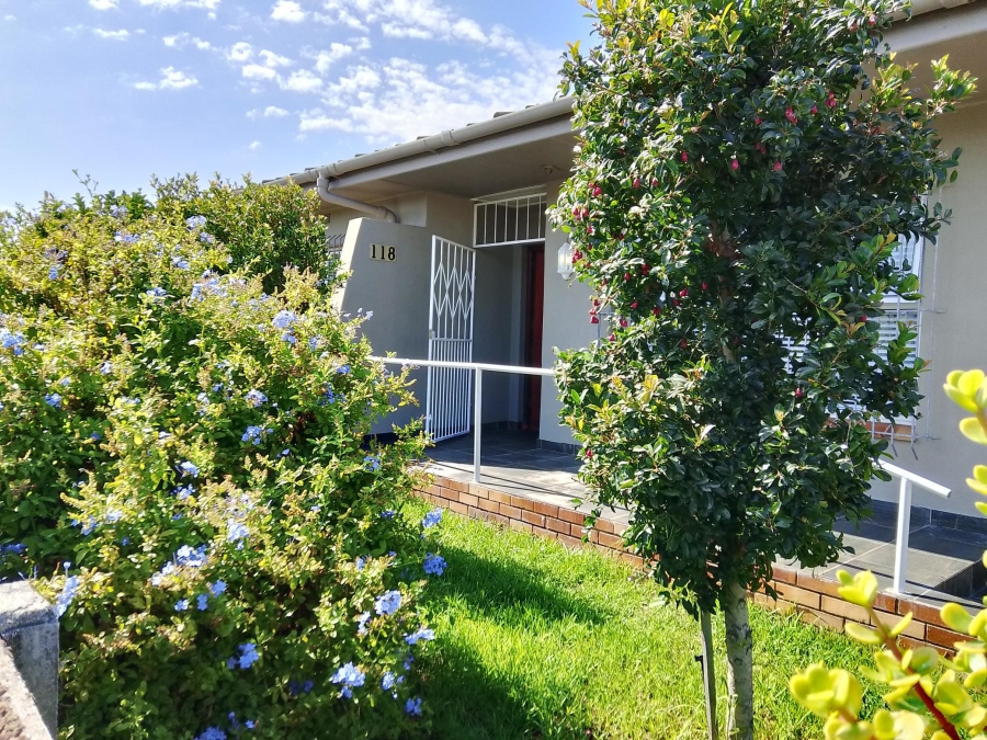 4 Bedroom Property for Sale in Goodwood Estate Western Cape